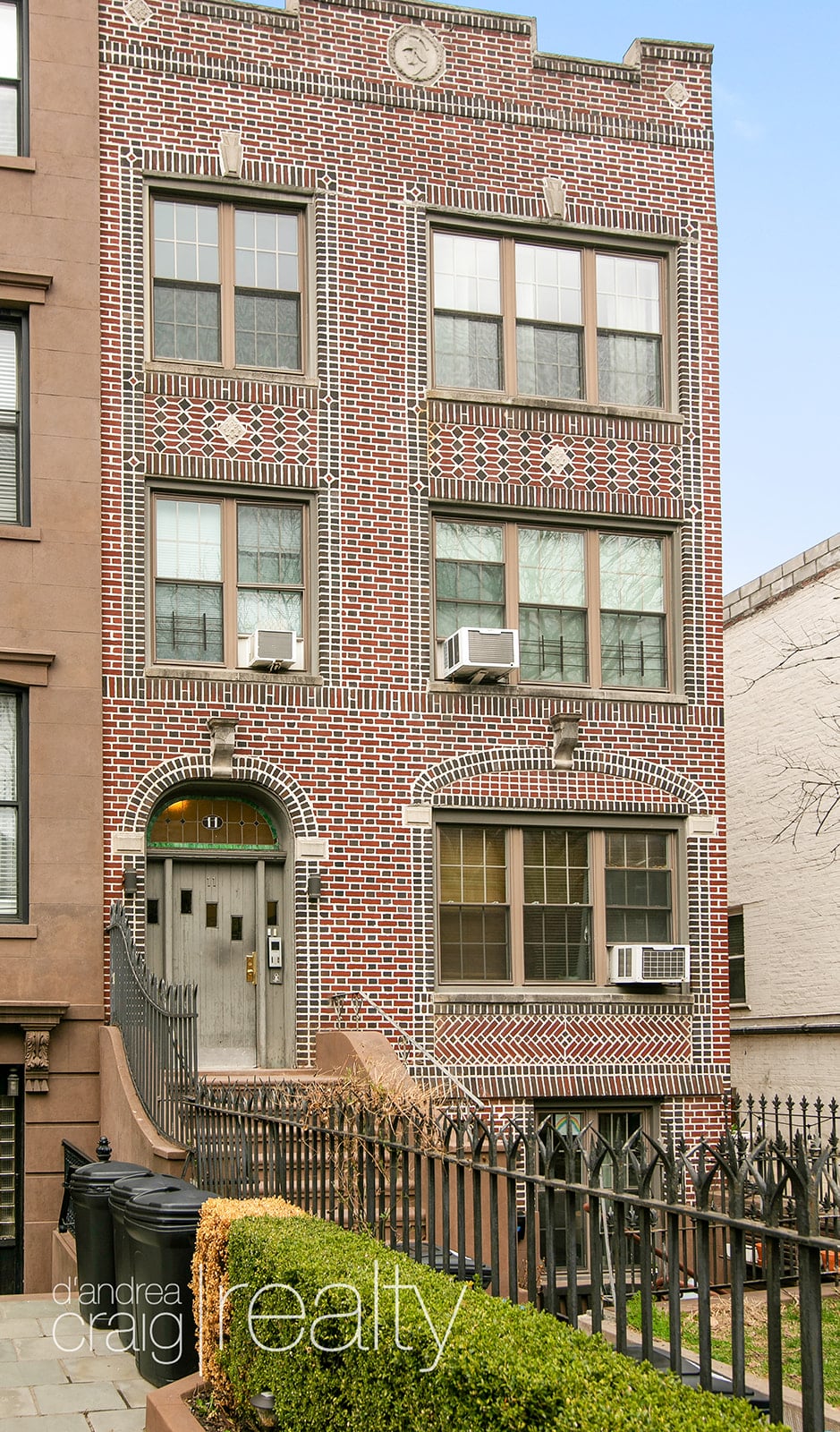 Renovated 2 Bedroom w/Laundry in Carroll Gardens – D'Andrea Craig Realty