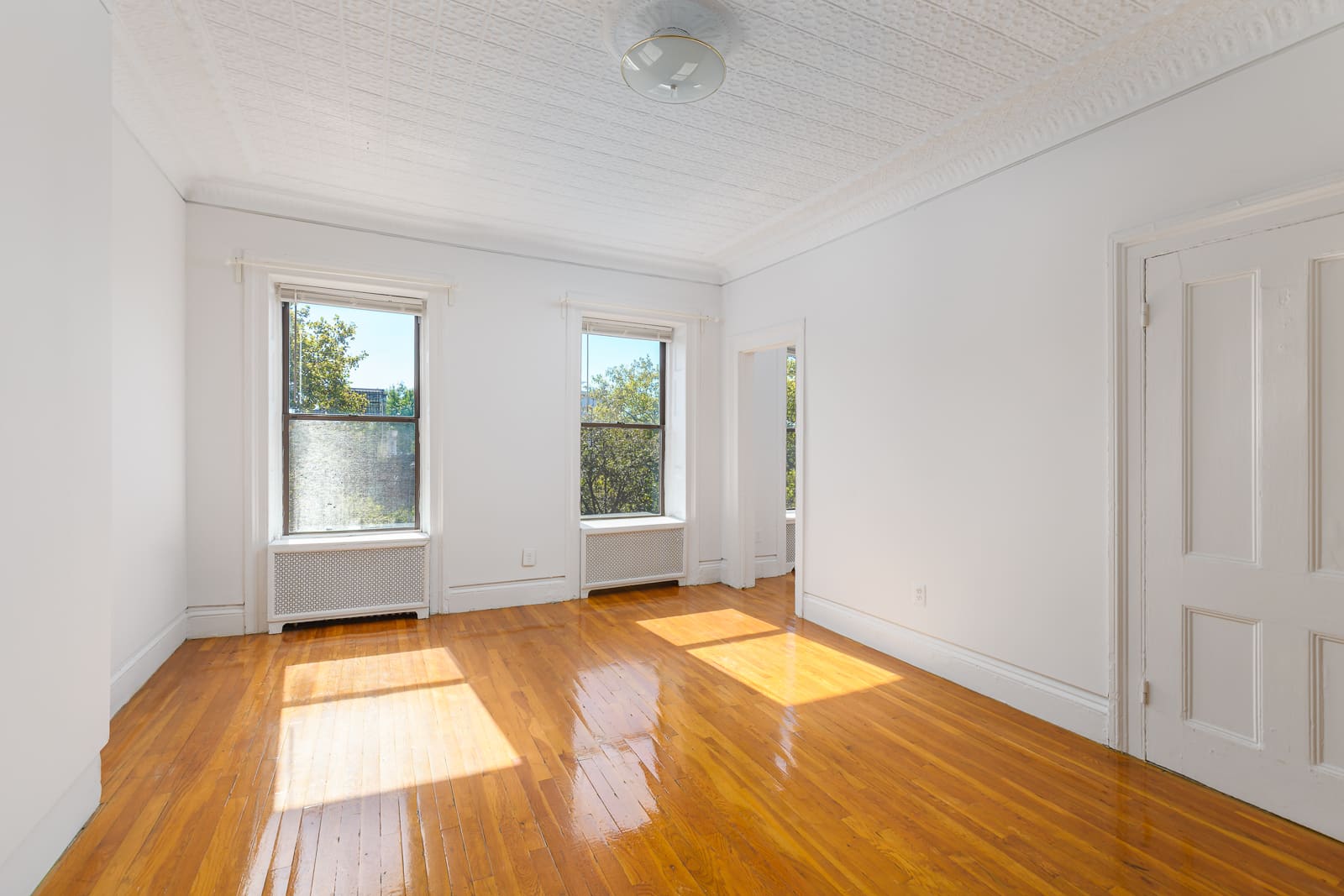 Brownstone 1 Bedroom + Den in Carroll Gardens