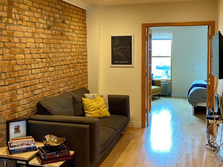 Super Sunny Top Floor 1 Bedroom in Carroll Gardens